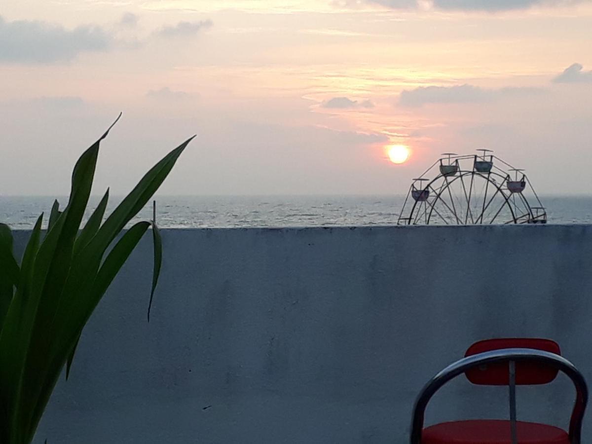 Kolam Elliots Beach Chennai Exteriör bild